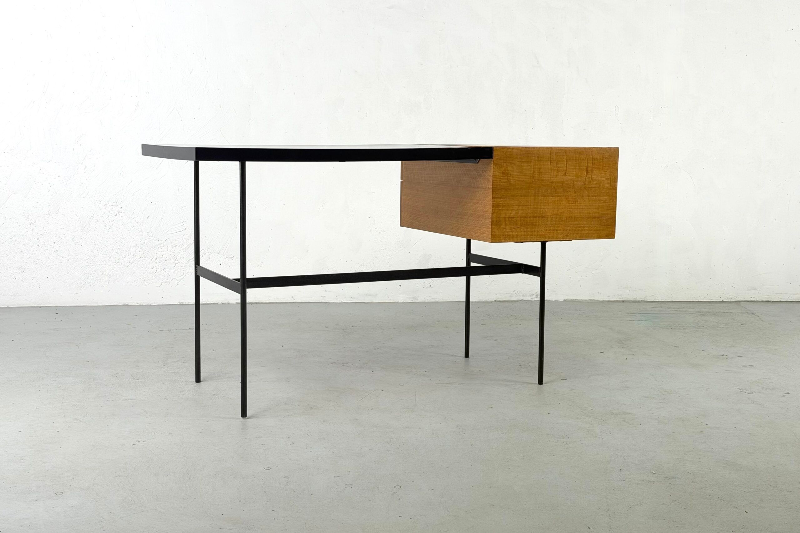 Desk CM141 by Pierre Paulin for Thonet – 1954