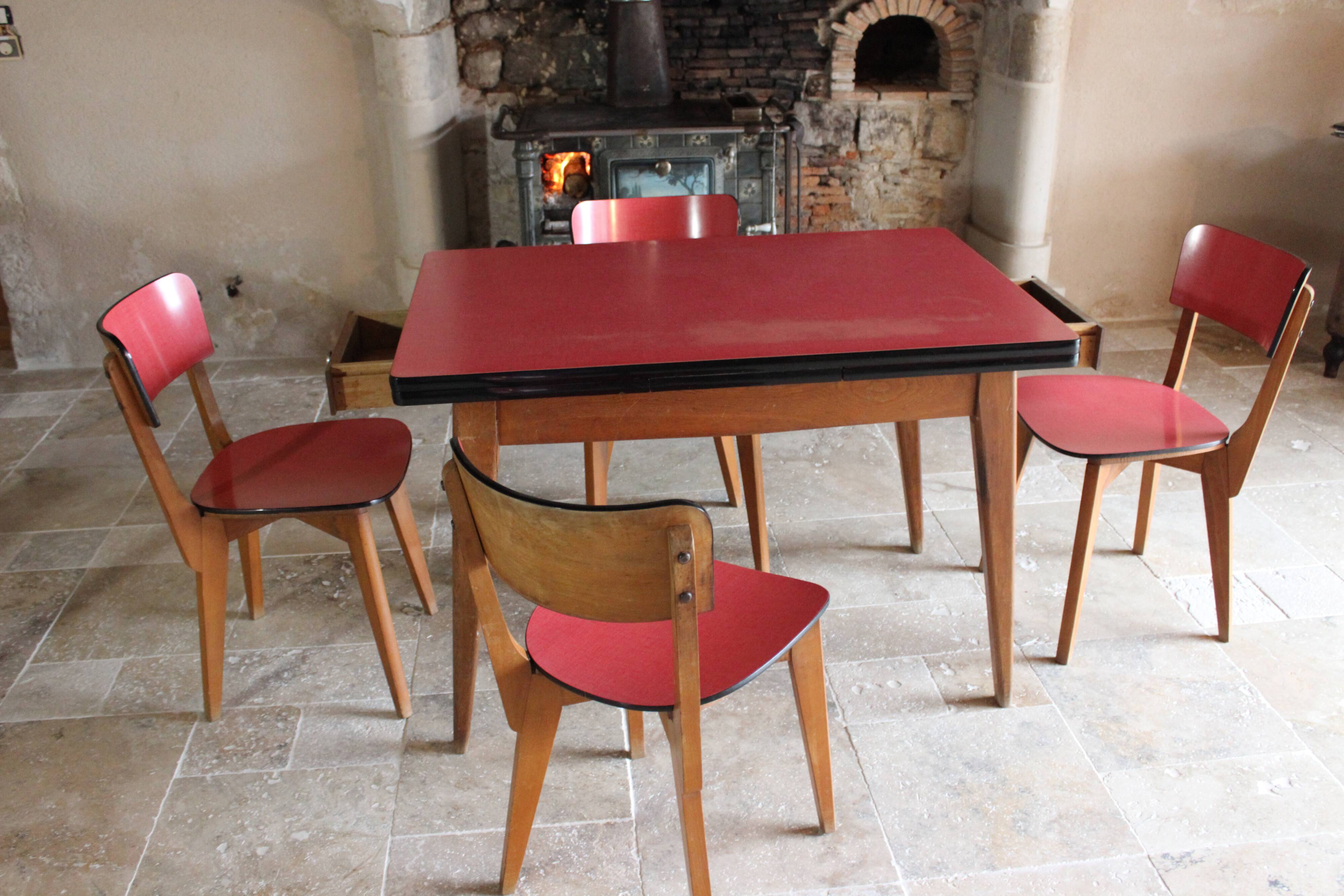 Kitchen table and its 4 chairs in wood and red formica, 1950