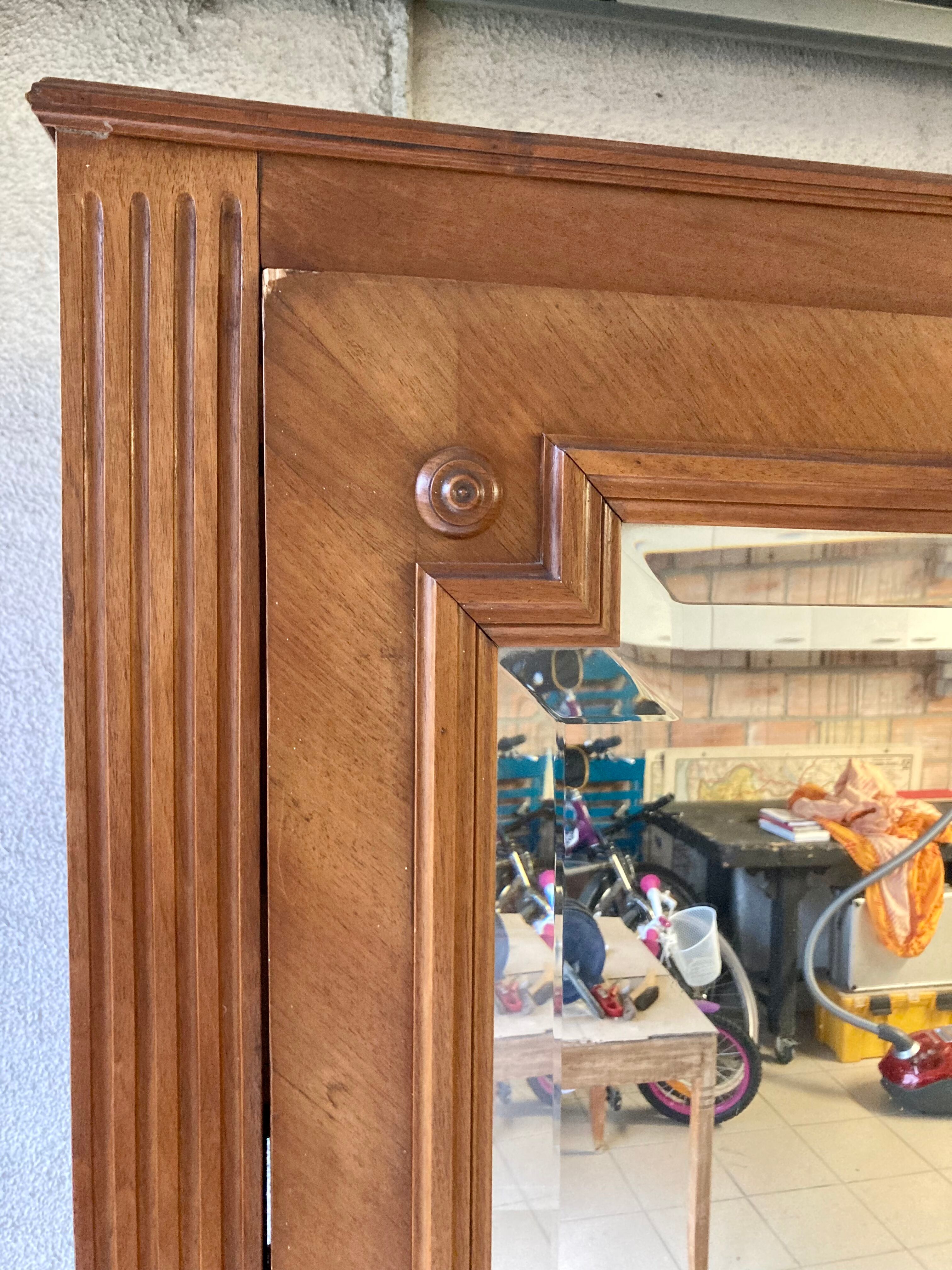 Hosiy or standing man with mirror