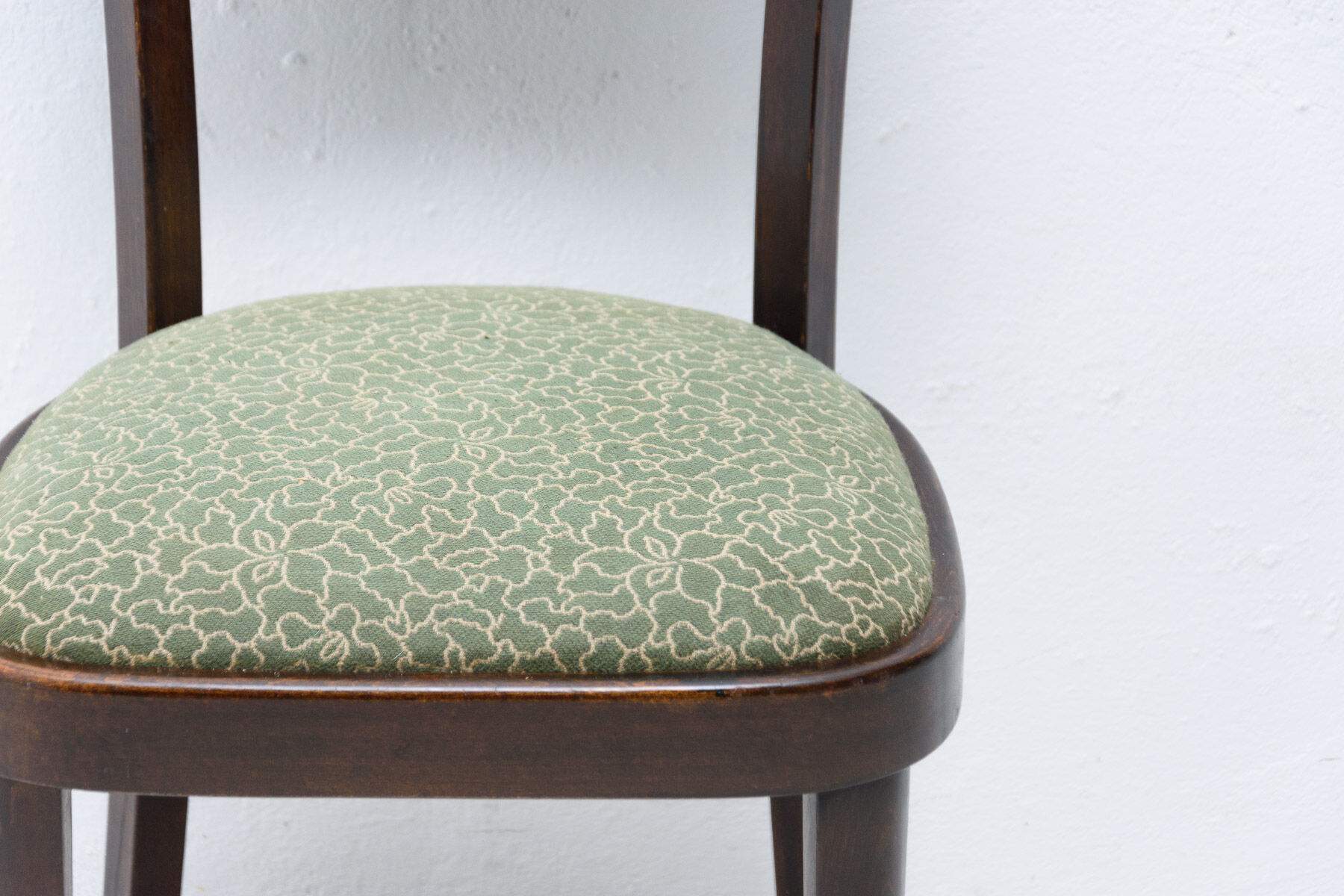 Ensemble de quatre chaises de salle à manger thonet, tchécoslovaquie, années 1950