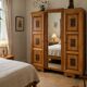 Armoire en bois art déco sculpture et moulures fleuries