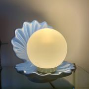 Lampe coquillage en céramique bleue