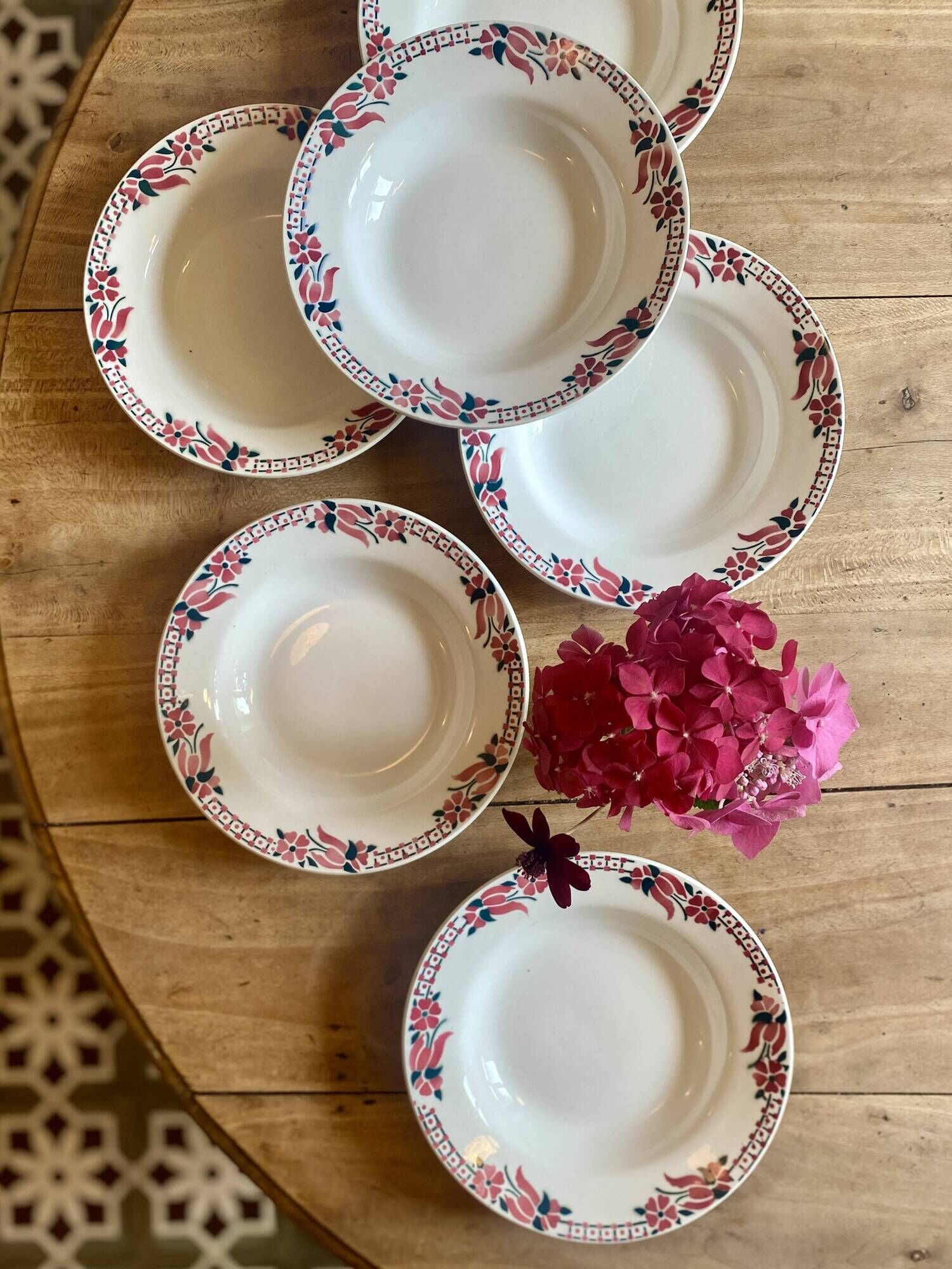 Set of 8 vintage soup plates decorated with pink and black flowers - Saint Amand