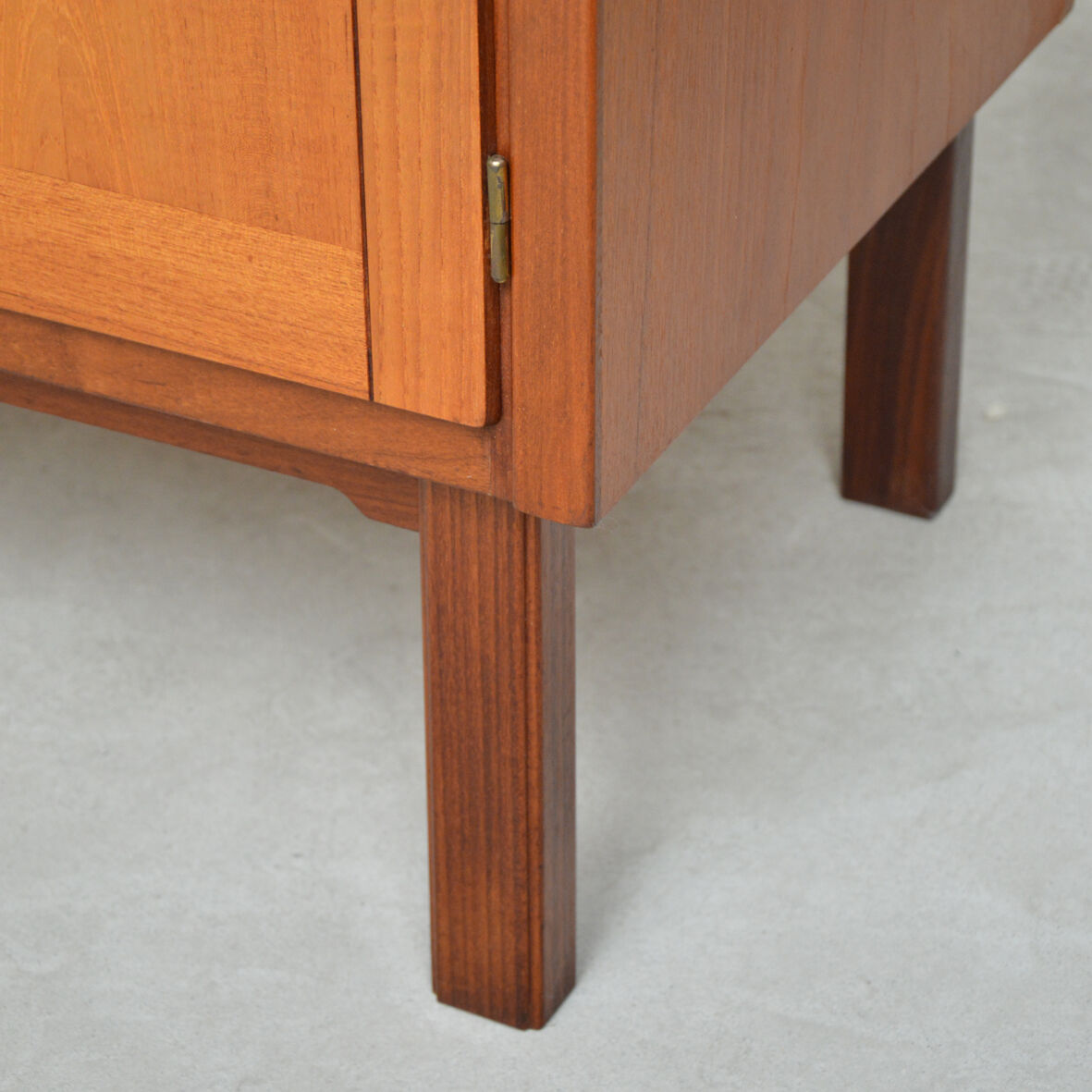 Row 3 doors clear teak, 1960