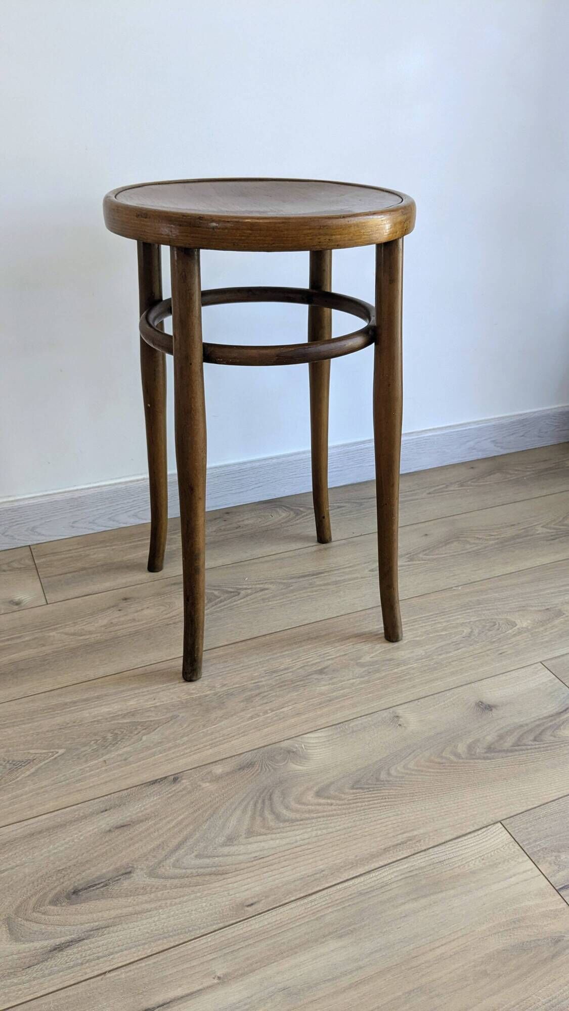 Antique stool J. & J. Kohn in bent wood – Austria – early 20th century