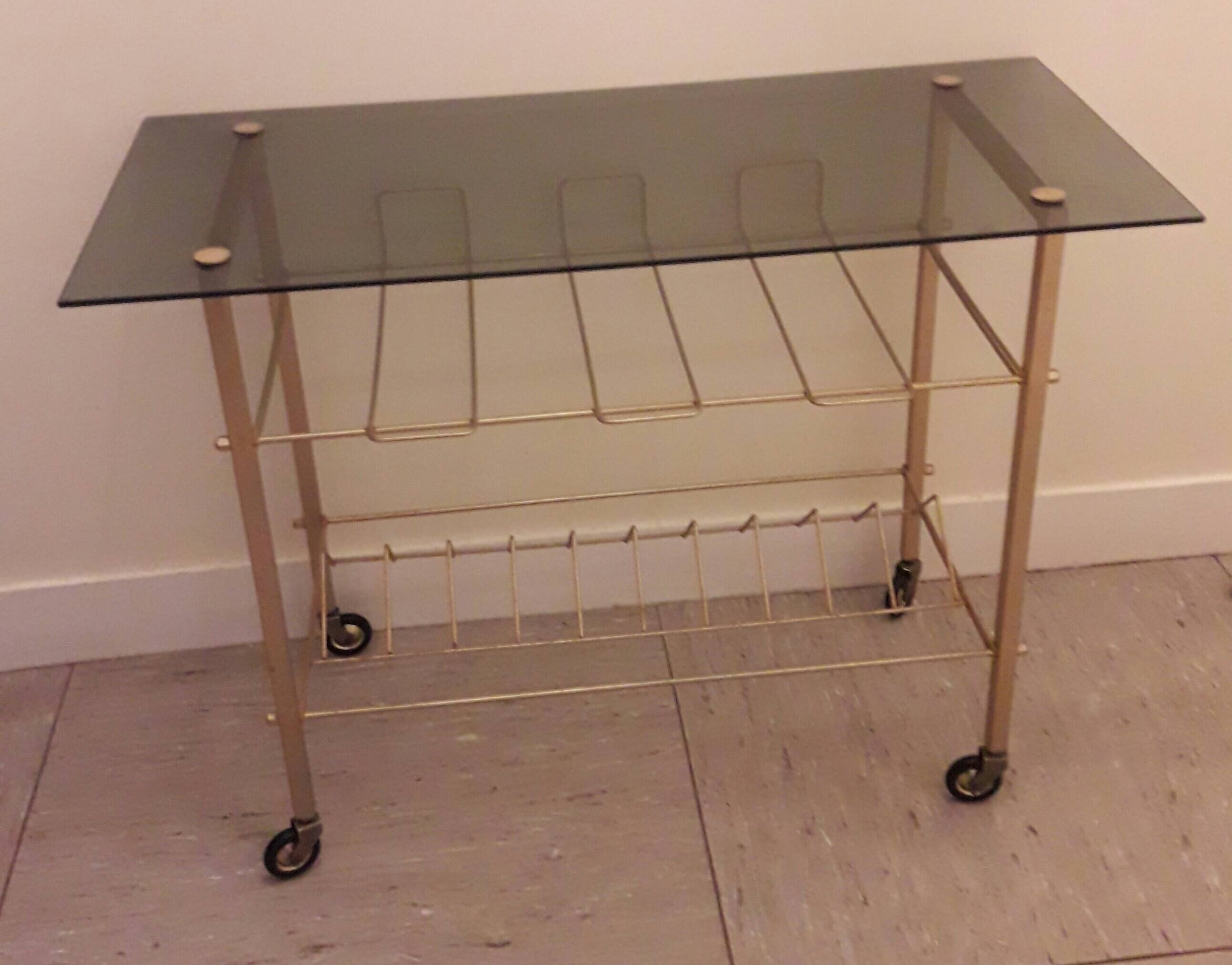 Table d'appoint pour tourne disque verre fumé et métal doré 70's