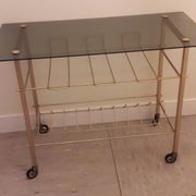 Table d'appoint pour tourne disque verre fumé et métal doré 70's