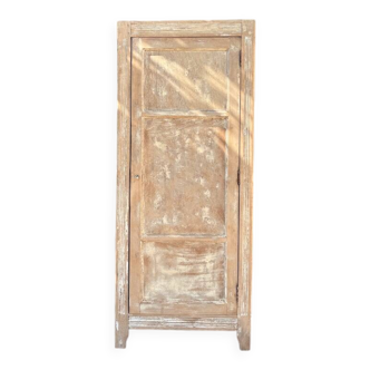 Armoire bonnetière parisienne