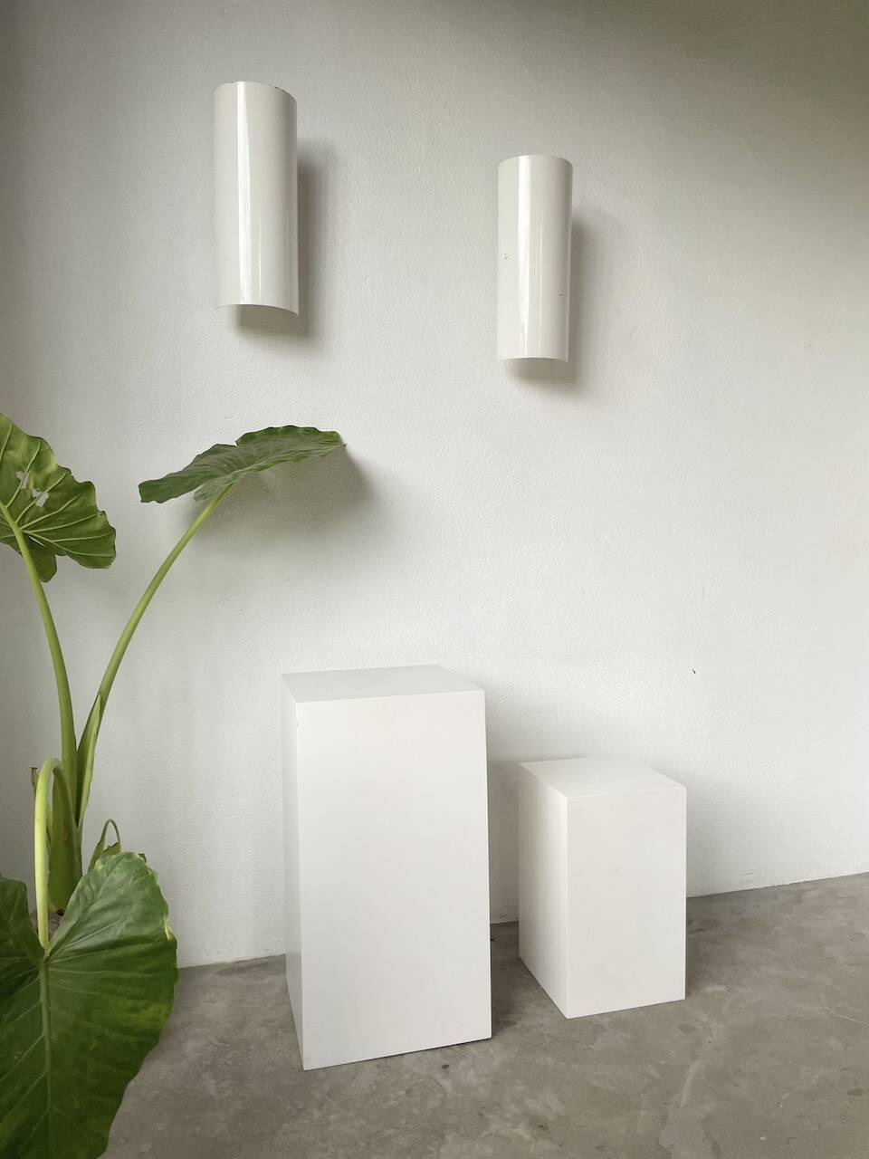 Pair of Parscot wall lights in white lacquered metal from the 80s