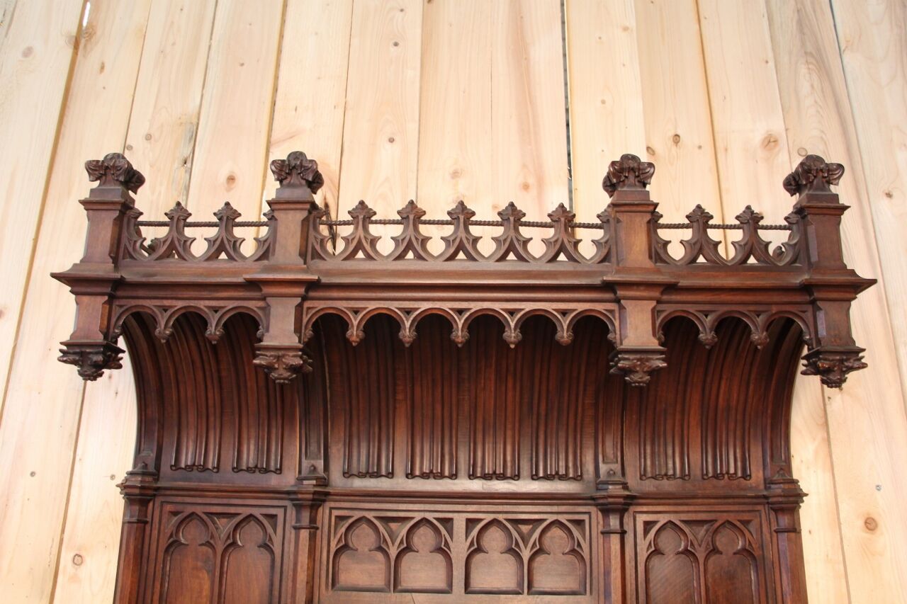 Credence in walnut 19th neo-gothic flamboyant