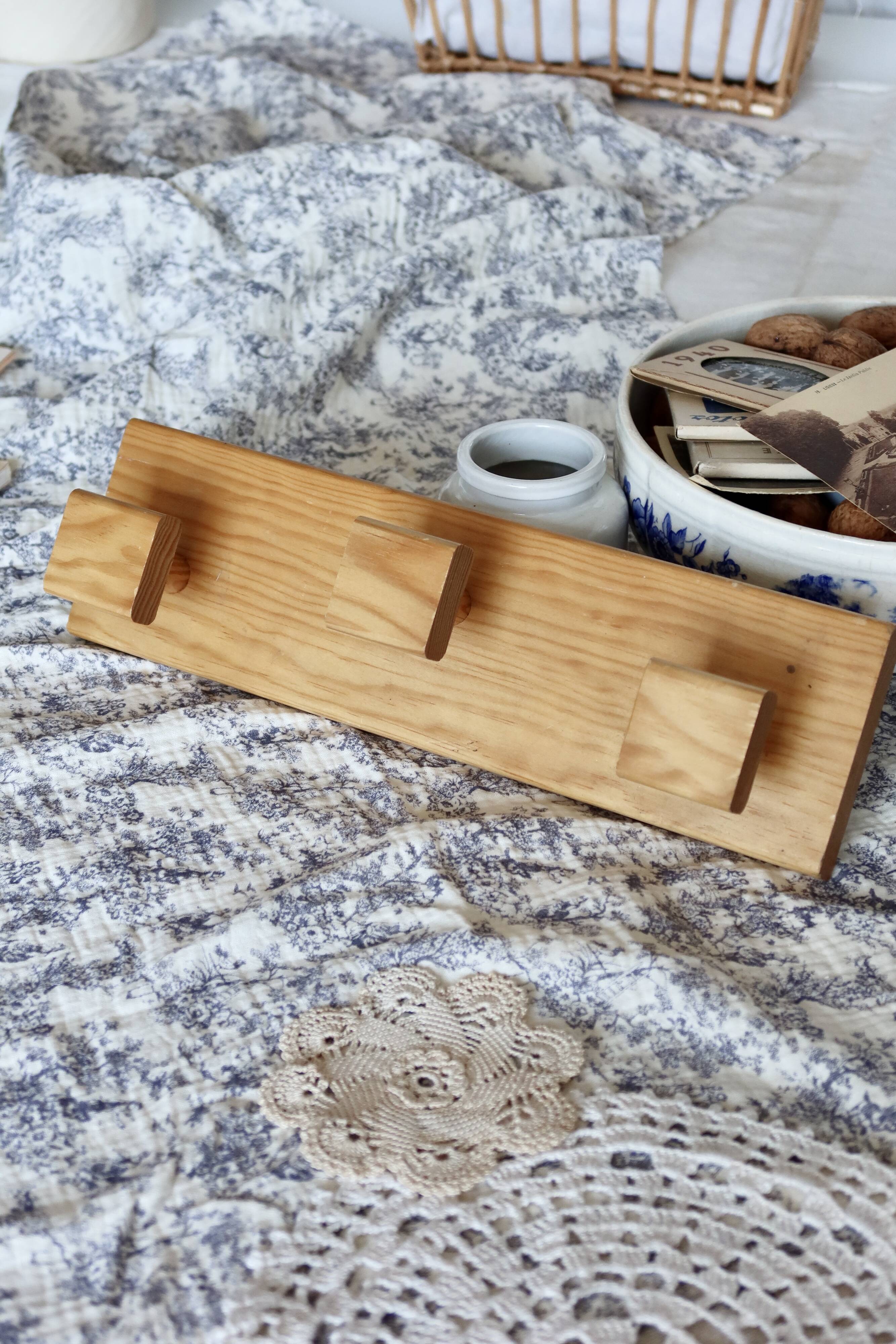 Vintage Scandinavian wall-mounted coat rack in pine - 3 square hooks