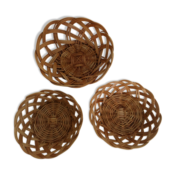Set de trois corbeilles en rotin anciennes