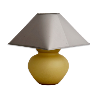 lampe en opaline sablée jaune de melarti