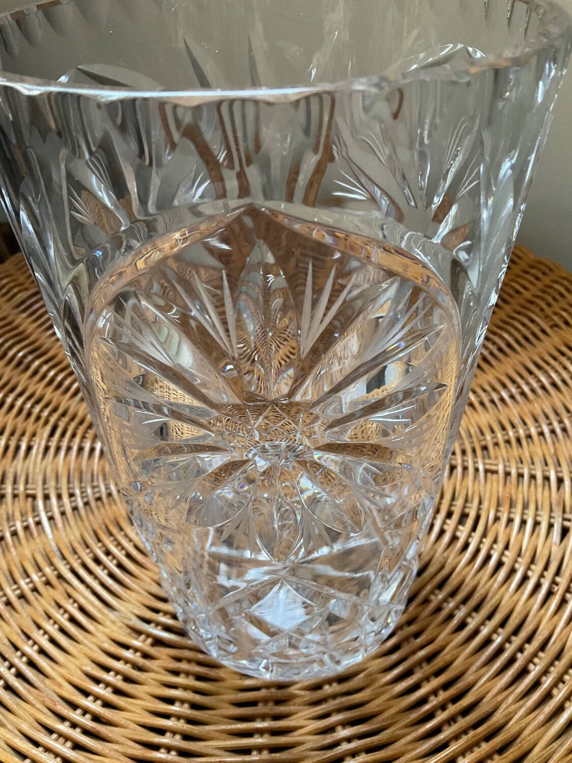 Vintage Marguerite vase in chiseled crystal