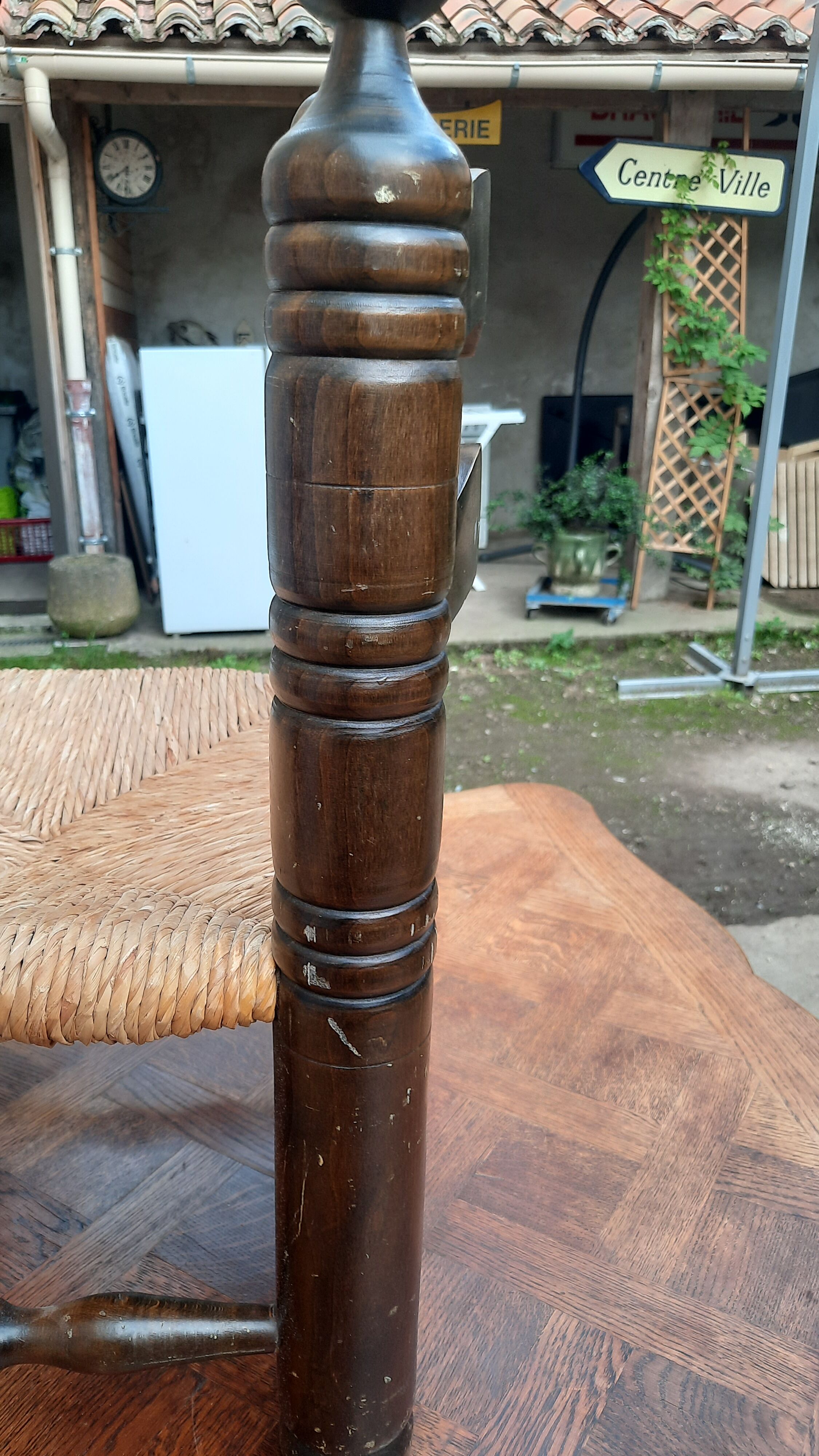 Chaise basse campagnarde