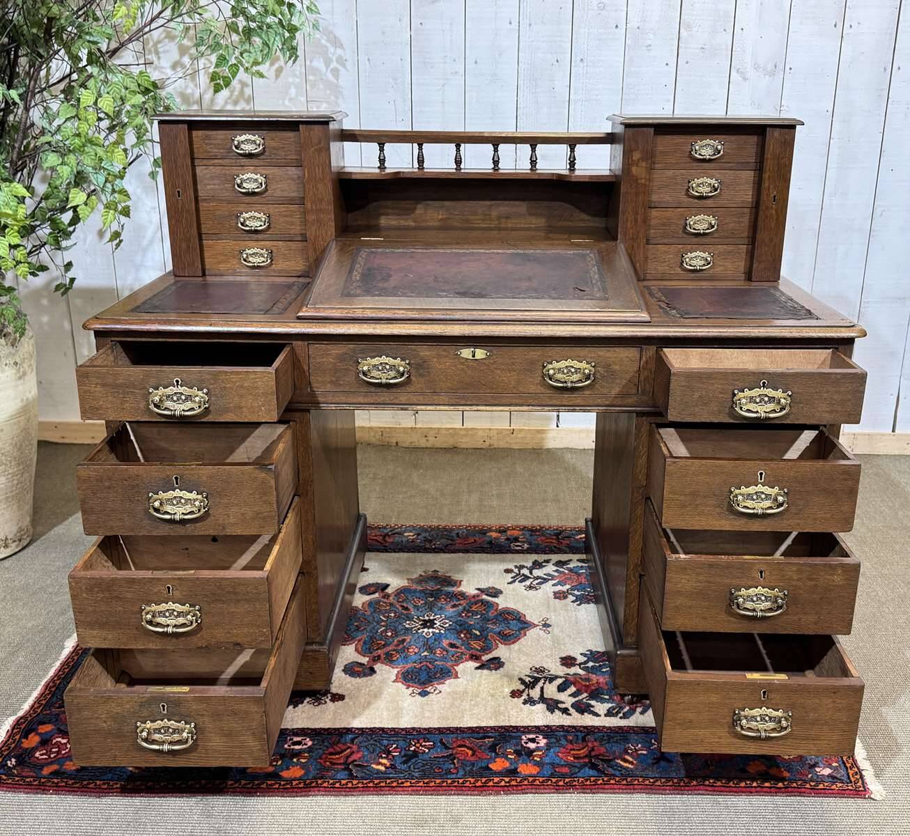 English oak graduated desk from the late 19th century.