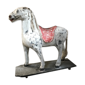 Cheval en papier mâché