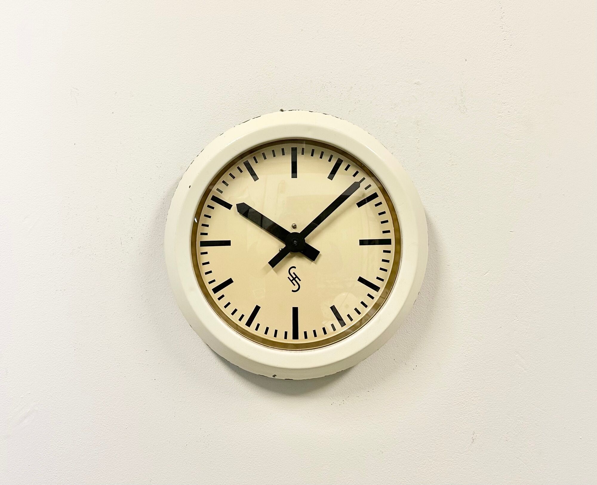 Beige industrial factory wall clock from Siemens, 1950s