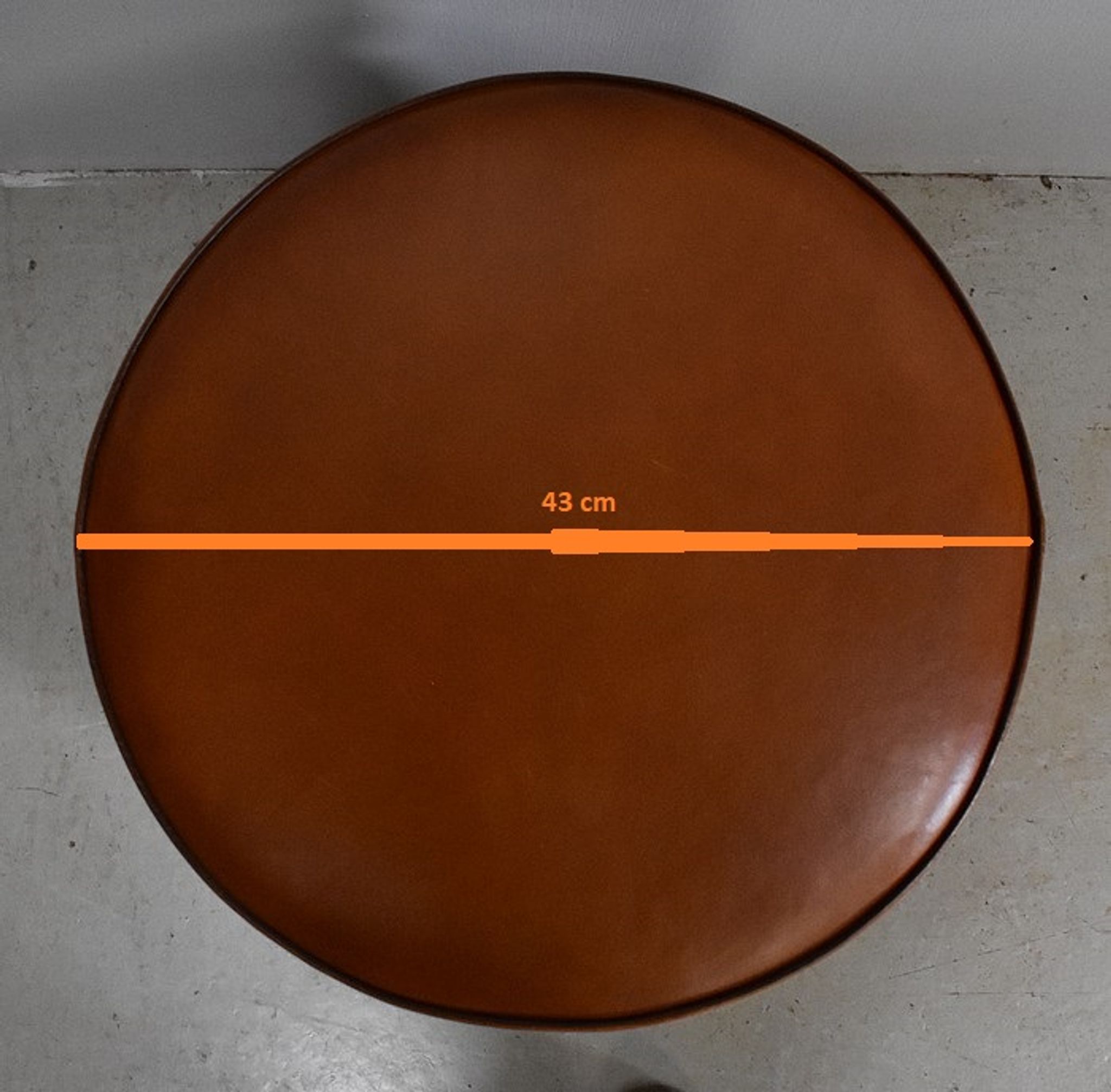 Sheep leather pouf