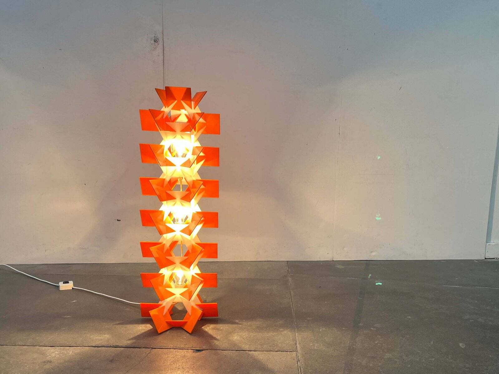 Lampadaire acrylique allemand style espace milieu du siècle, années 1960