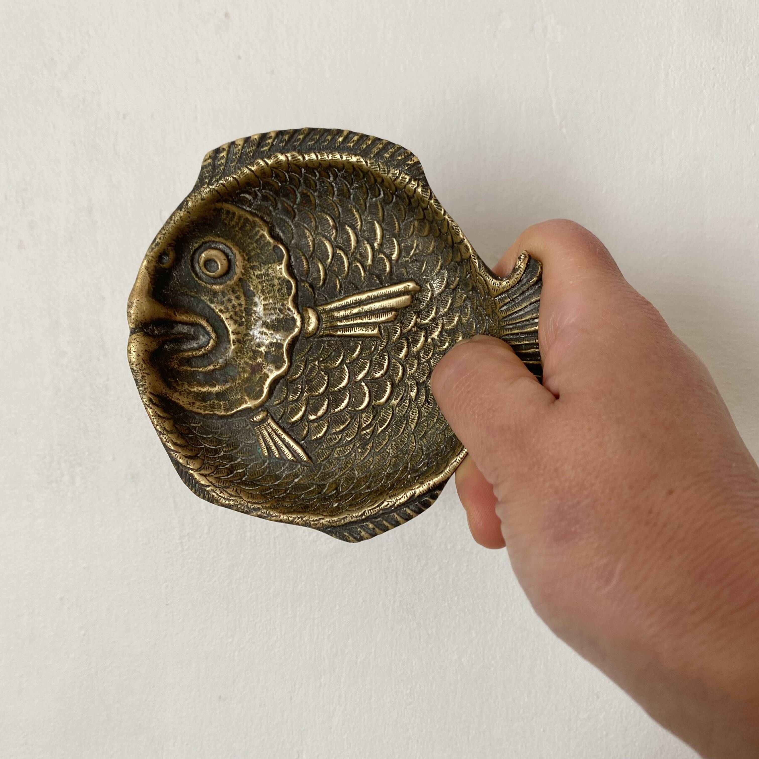 Brass fish ashtray or pocket emptier