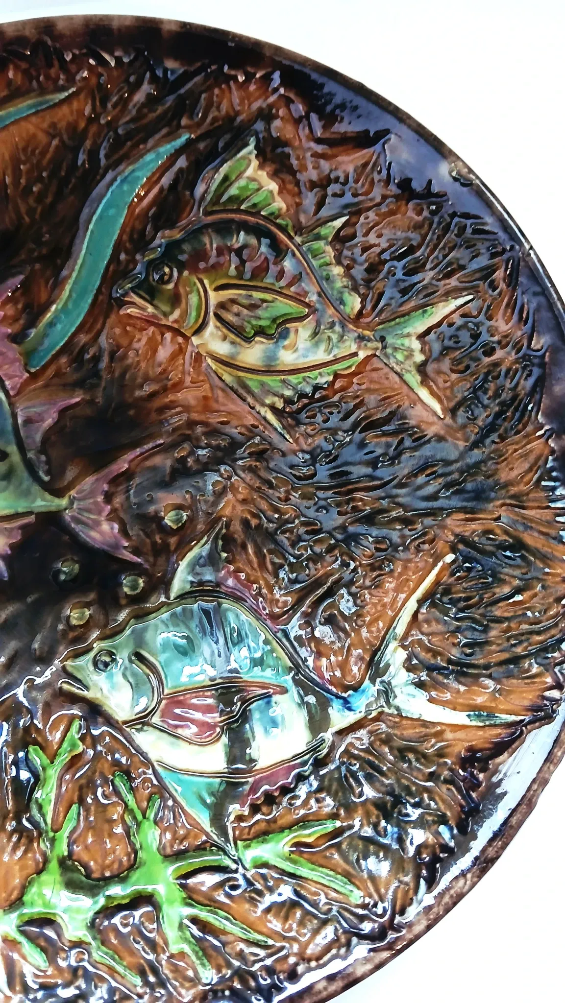 Relief barbotine dish "LA BISBAL SALAMO" with fish.