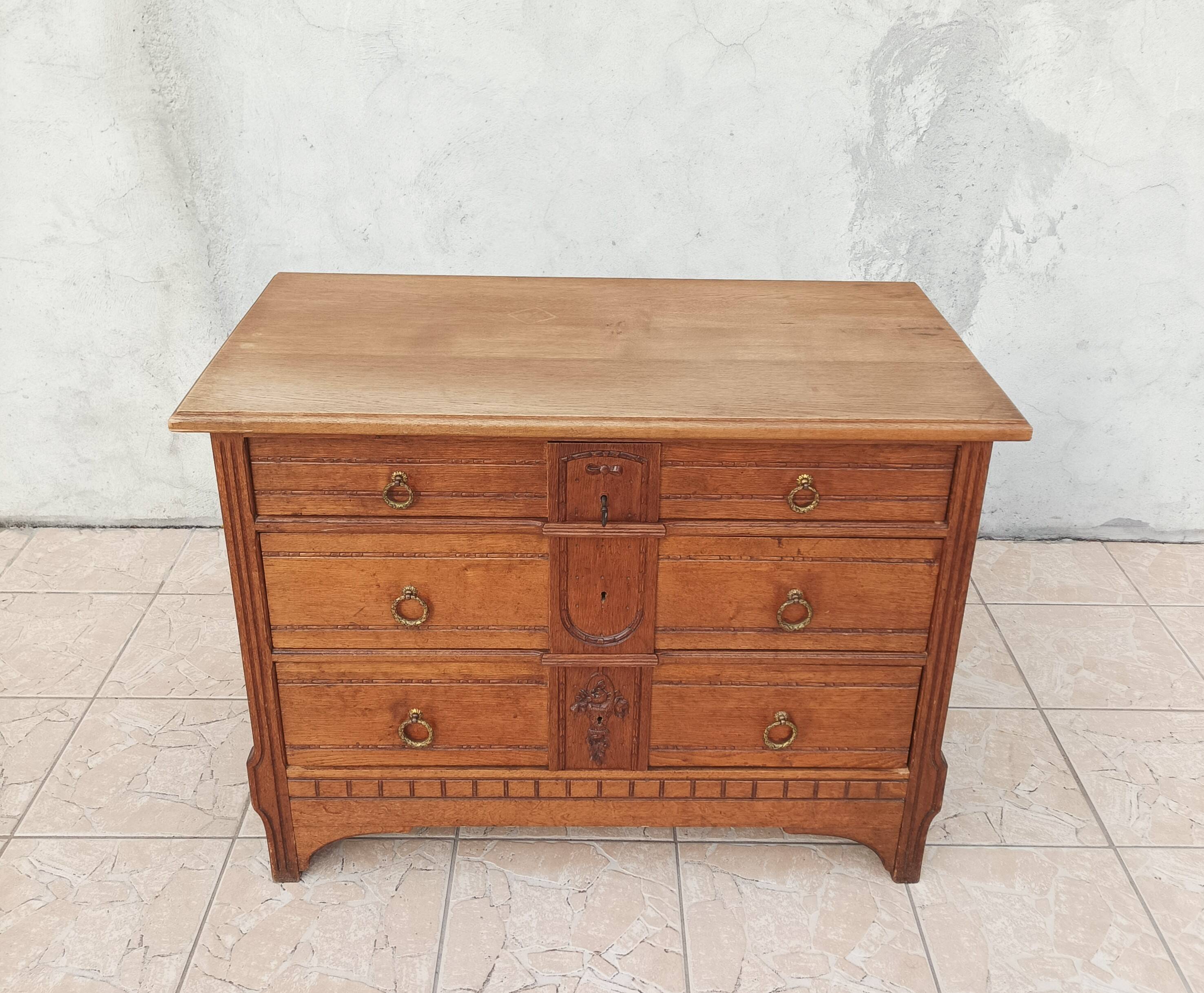 Commode style Louis XVI en chêne