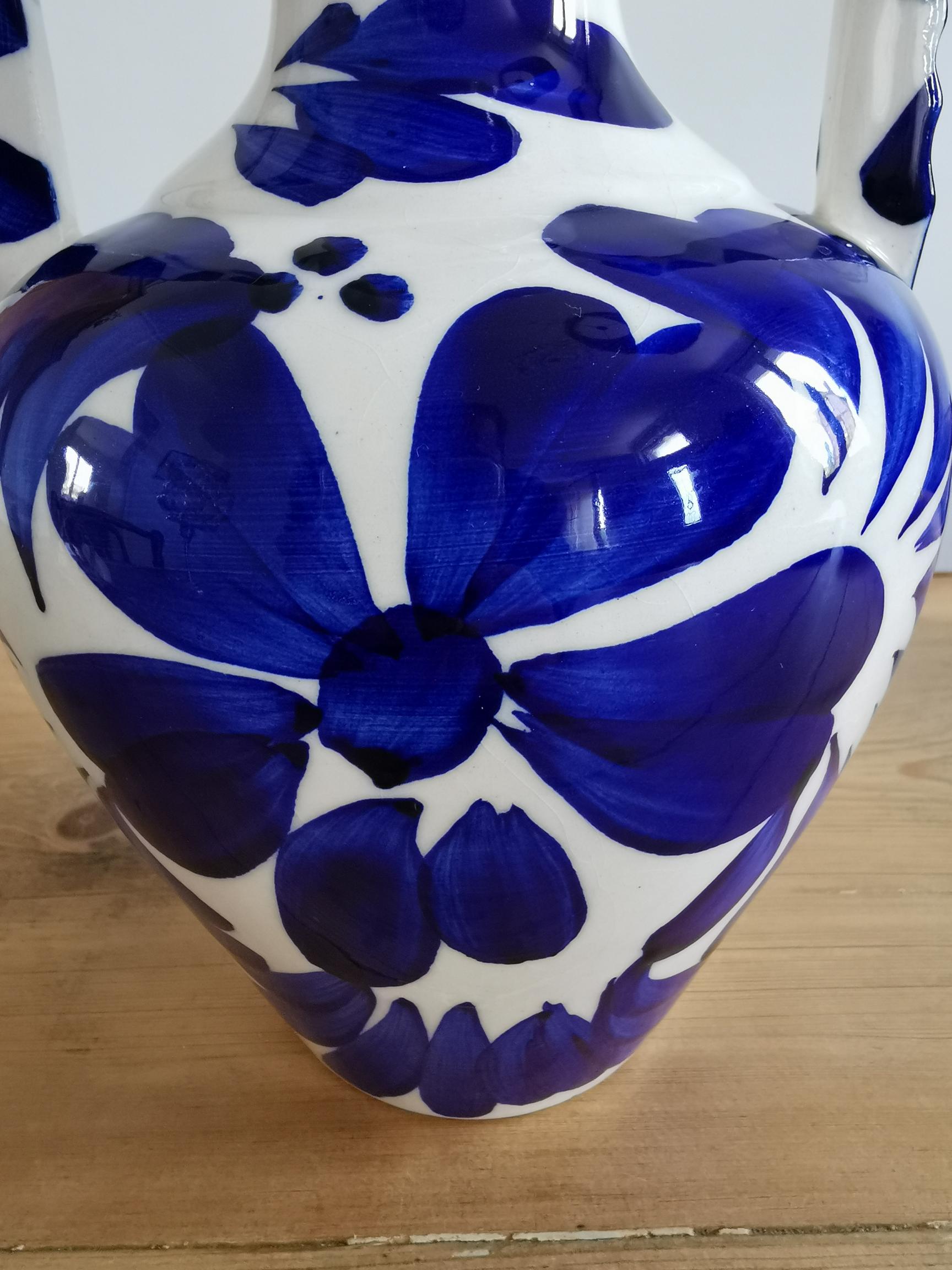 Baluster vase in painted ceramic decoration flowers