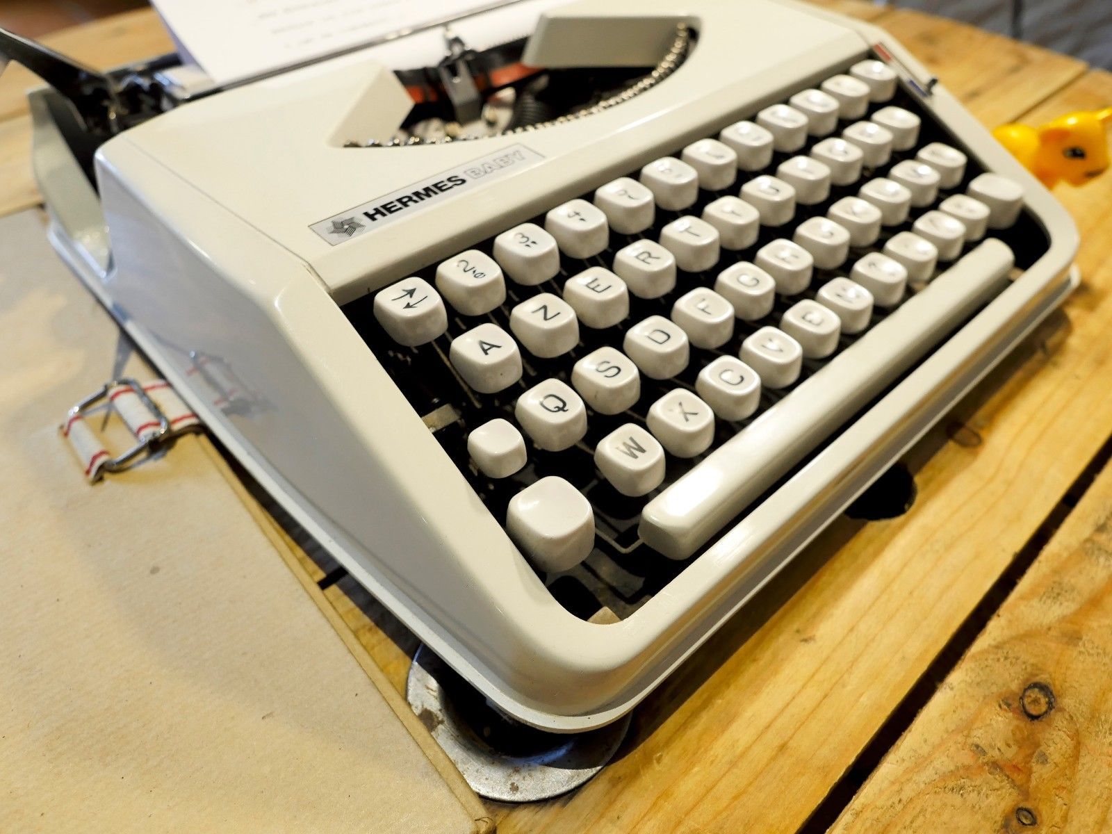 Baby Hermes typewriter beige + bag