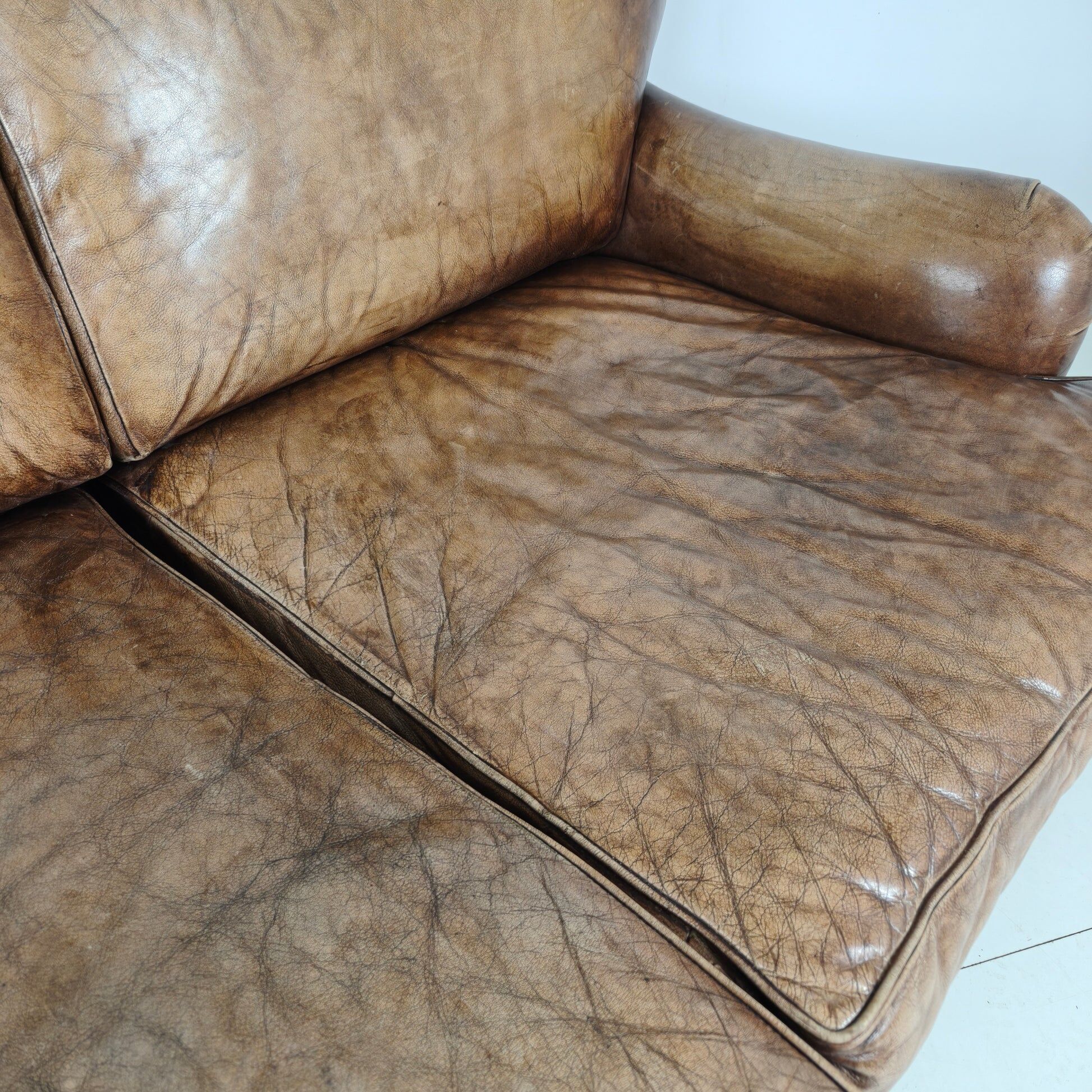 English Howard & Sons style leather sofa – 20th century