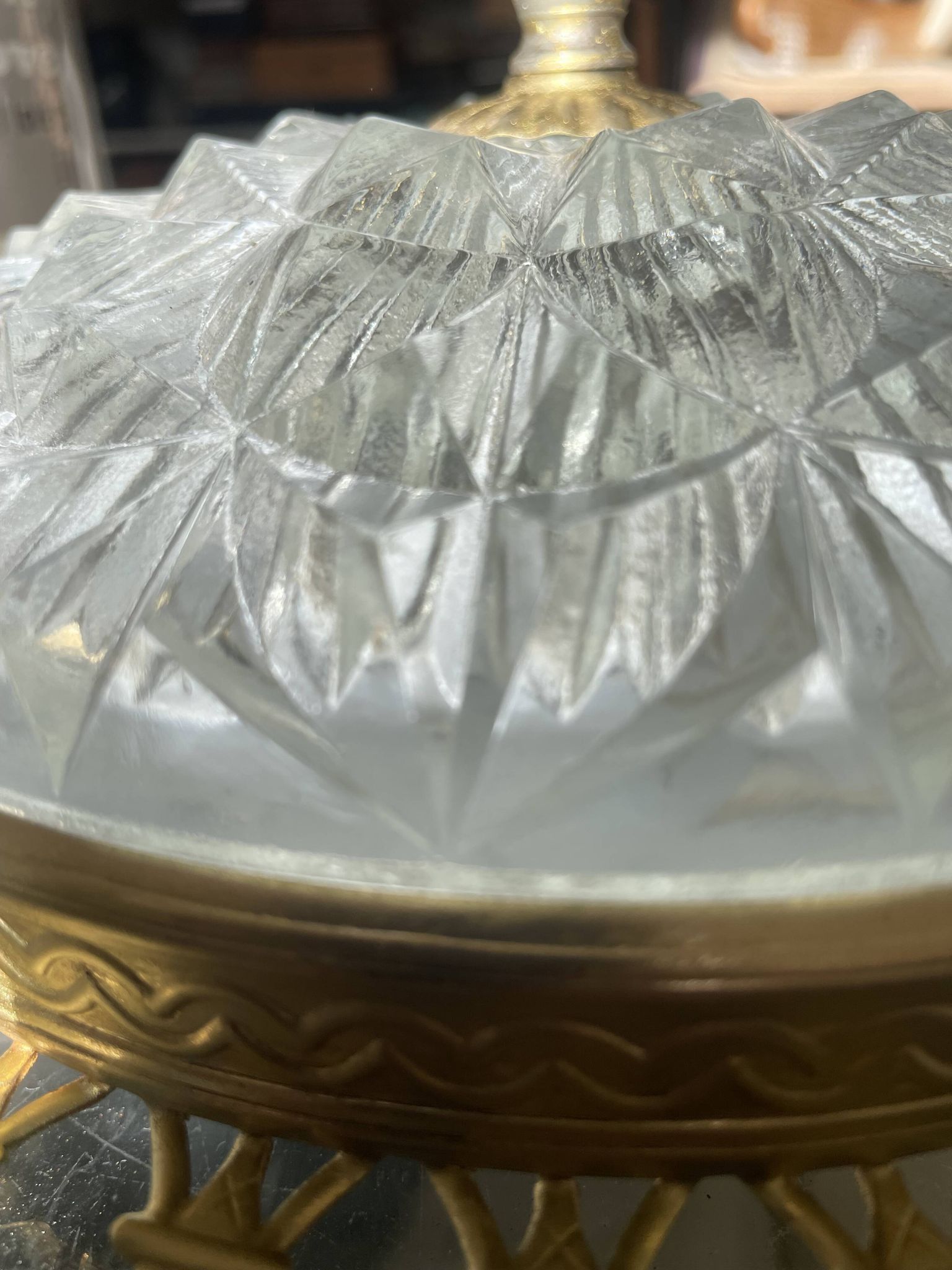 Plafonnier vintage verre taillé et métal doré