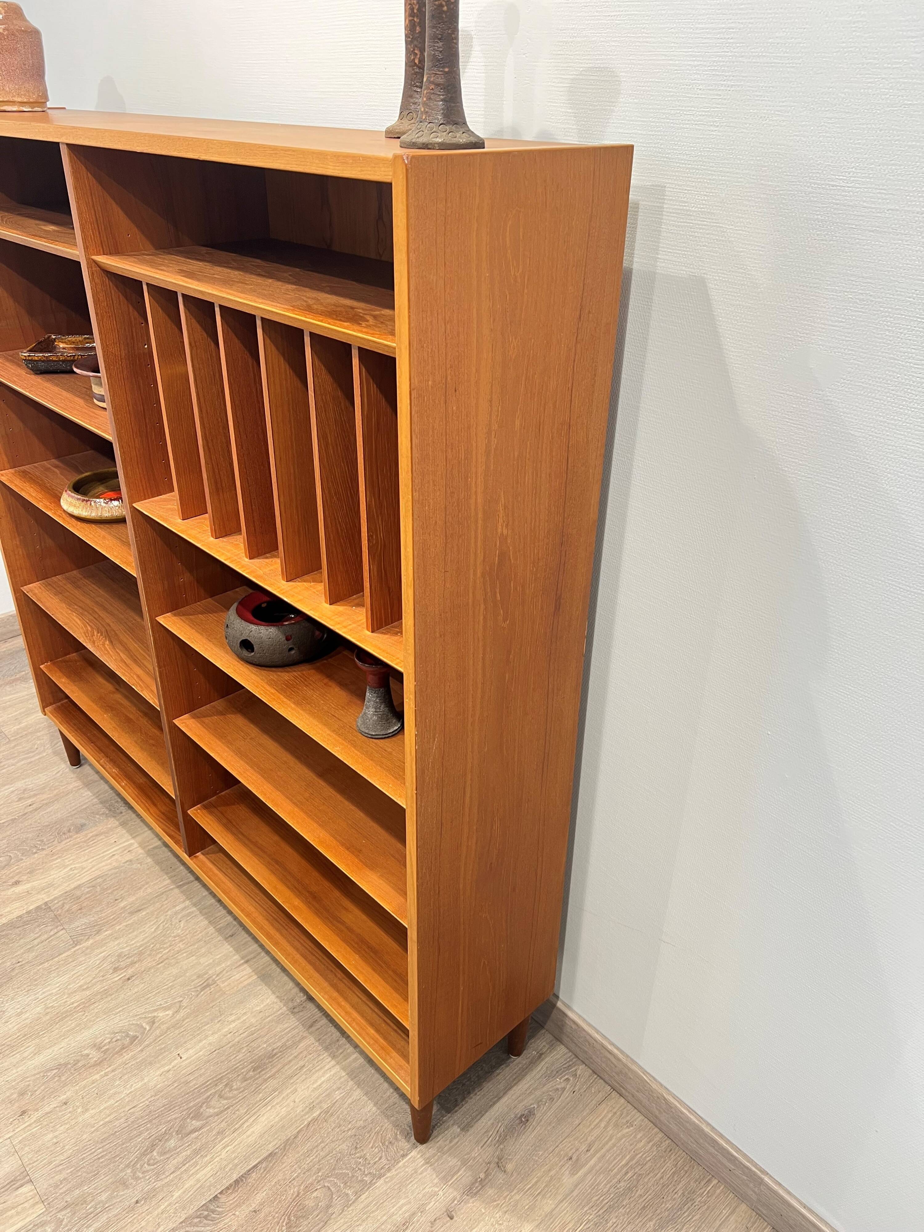 Splendid Scandinavian bookshelf in teak from Denmark.