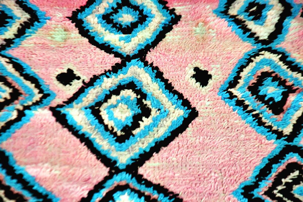 Boujaad vintage Moroccan Berber rug 212 x 105 cm
