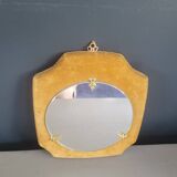Miroir ancien avec cadre en velours moutarde