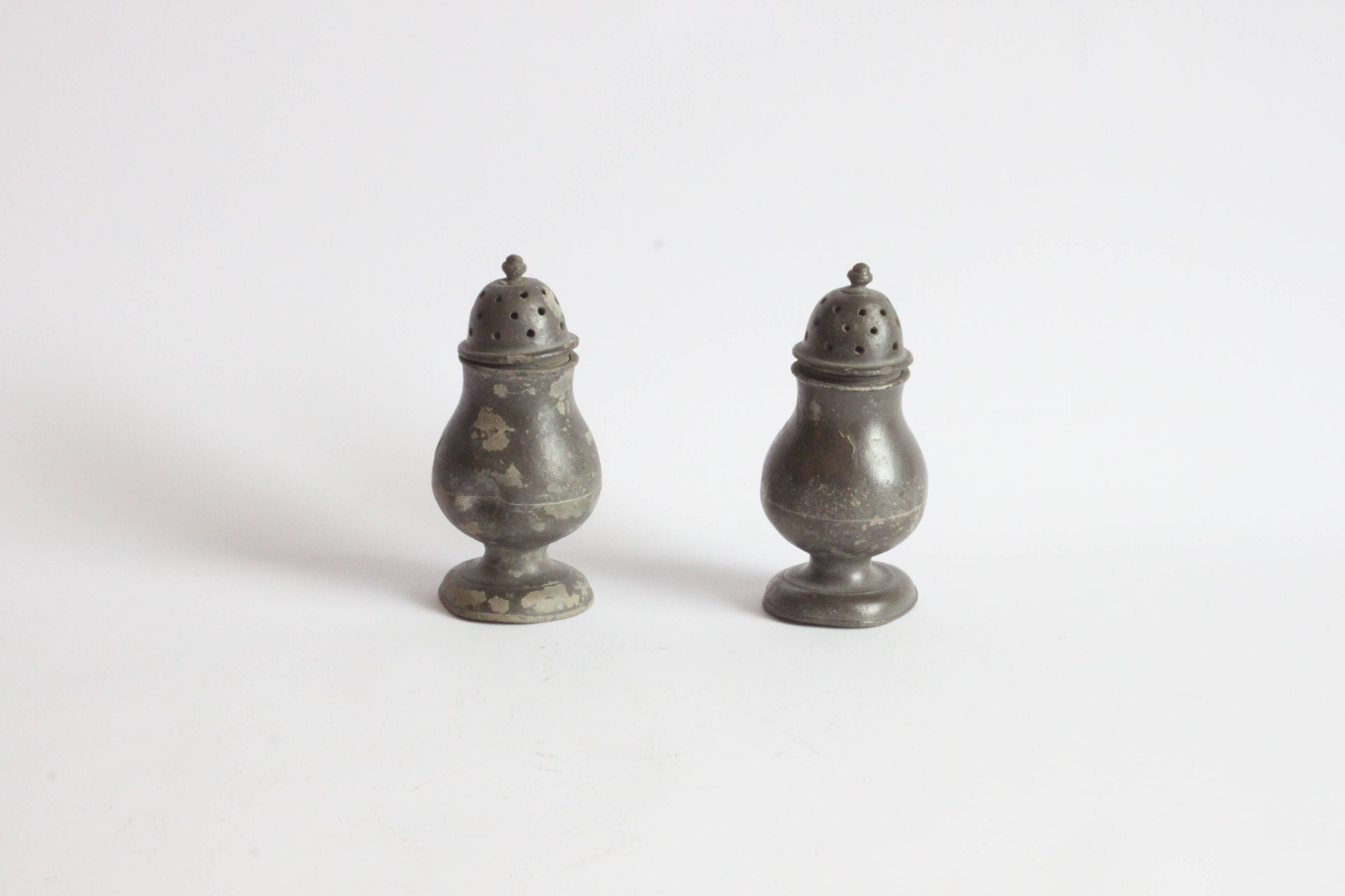 Antique muffineers, salt or sugar shakers in pewter, 18th