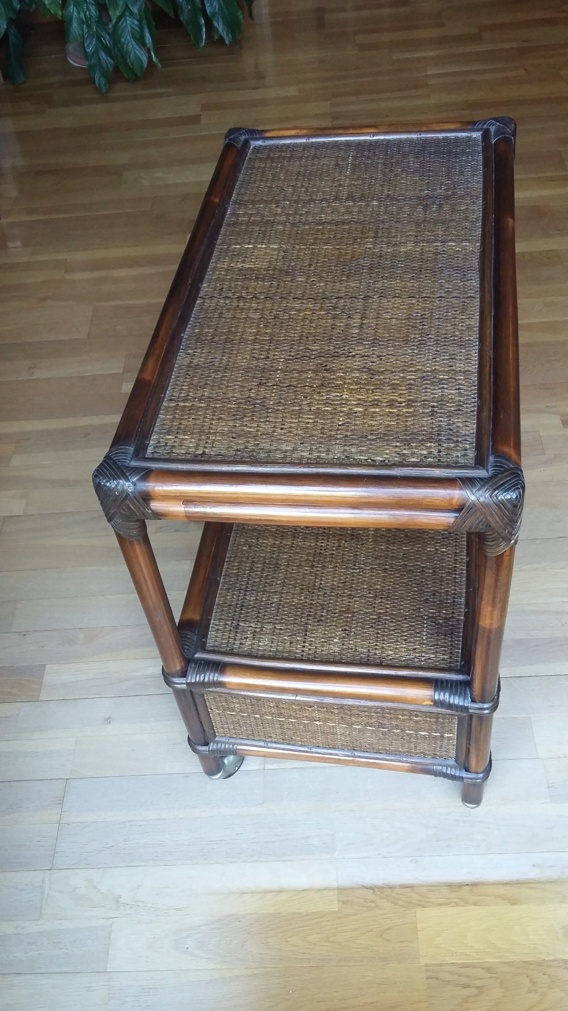 Bamboo and rattan rolling dessert