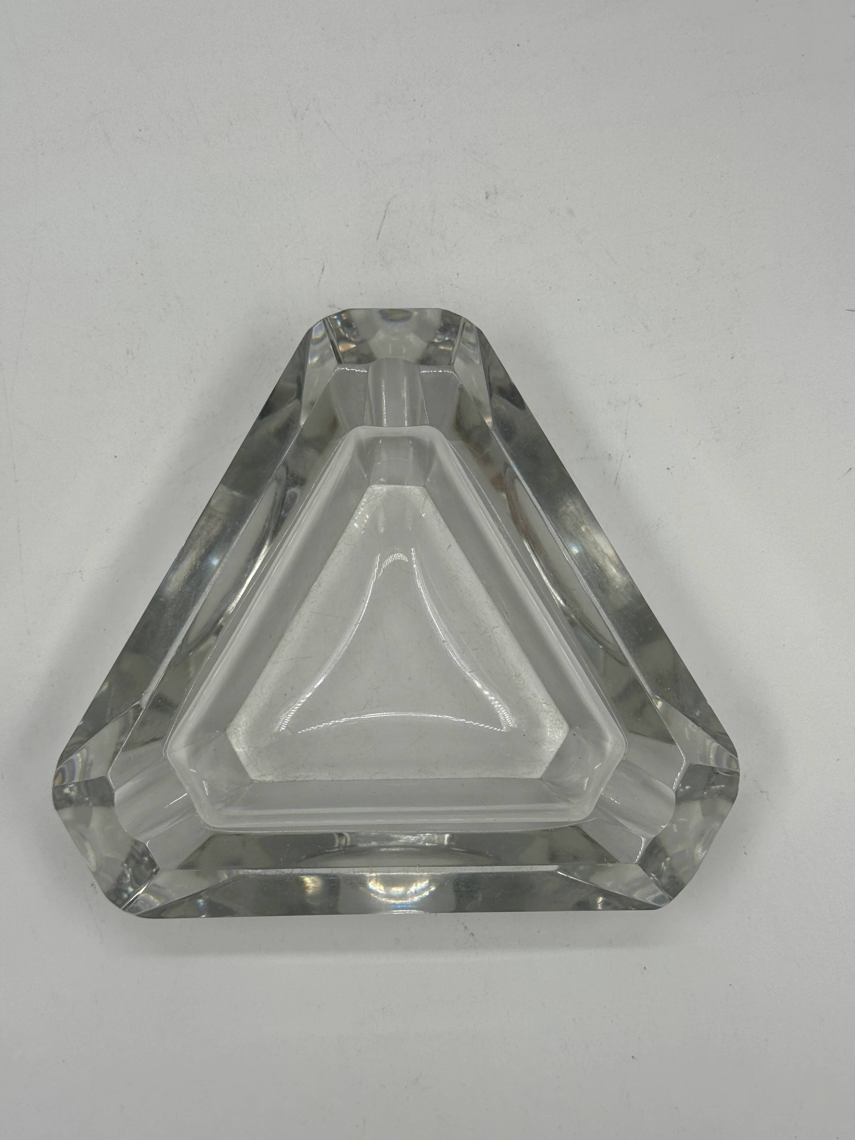 Cendrier vintage triangulaire en verre facetté