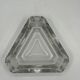 Cendrier vintage triangulaire en verre facetté