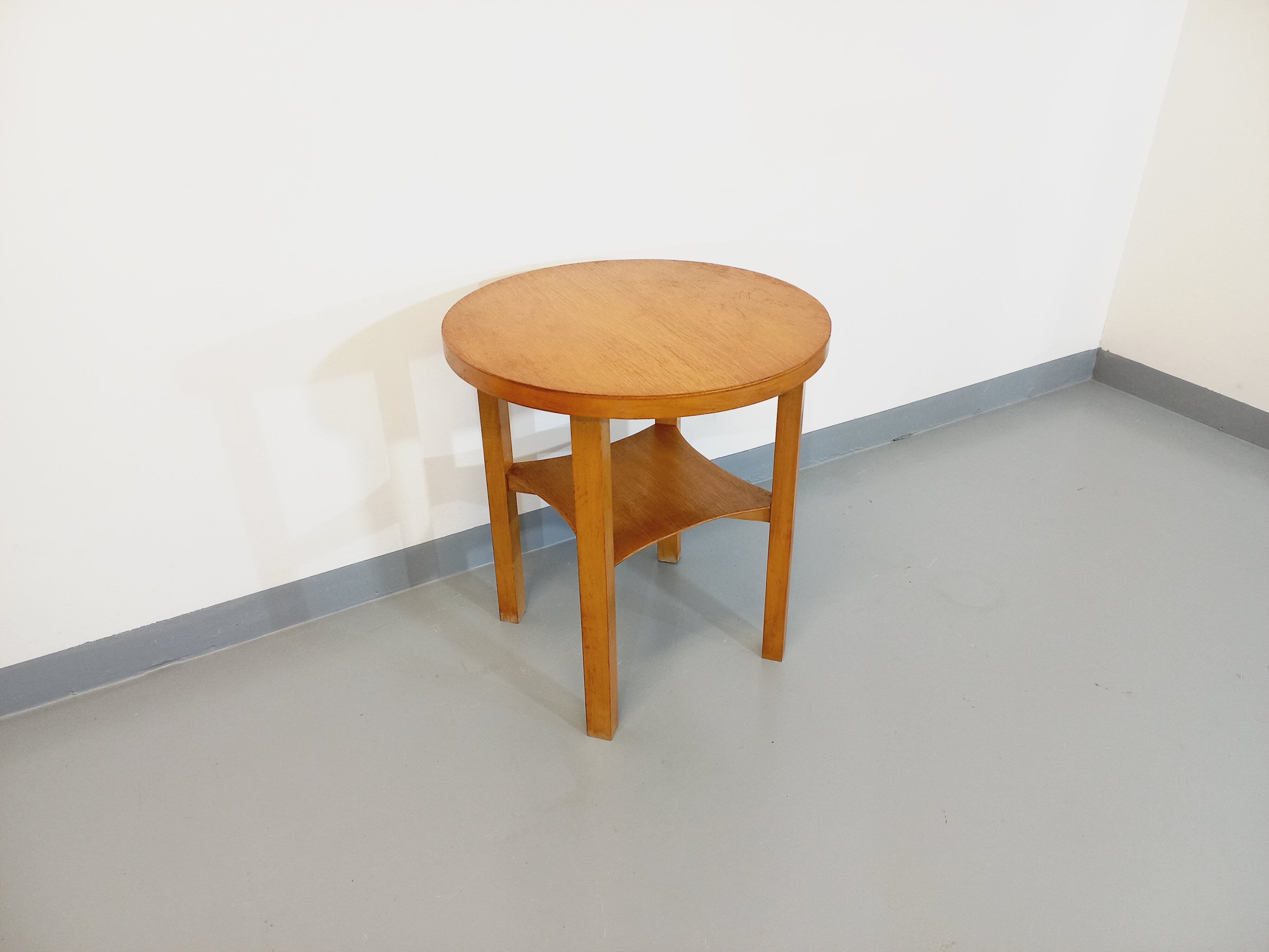 vintage light wood pedestal table from the 50s 60s