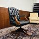 Chaise de bureau noire du président anglais