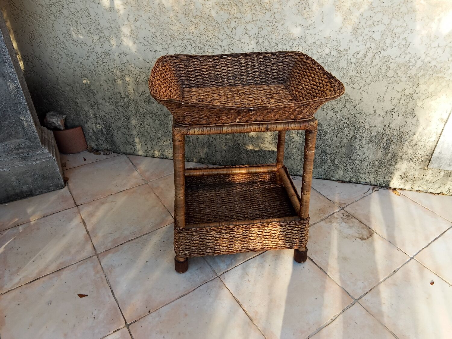 Vintage rattan service