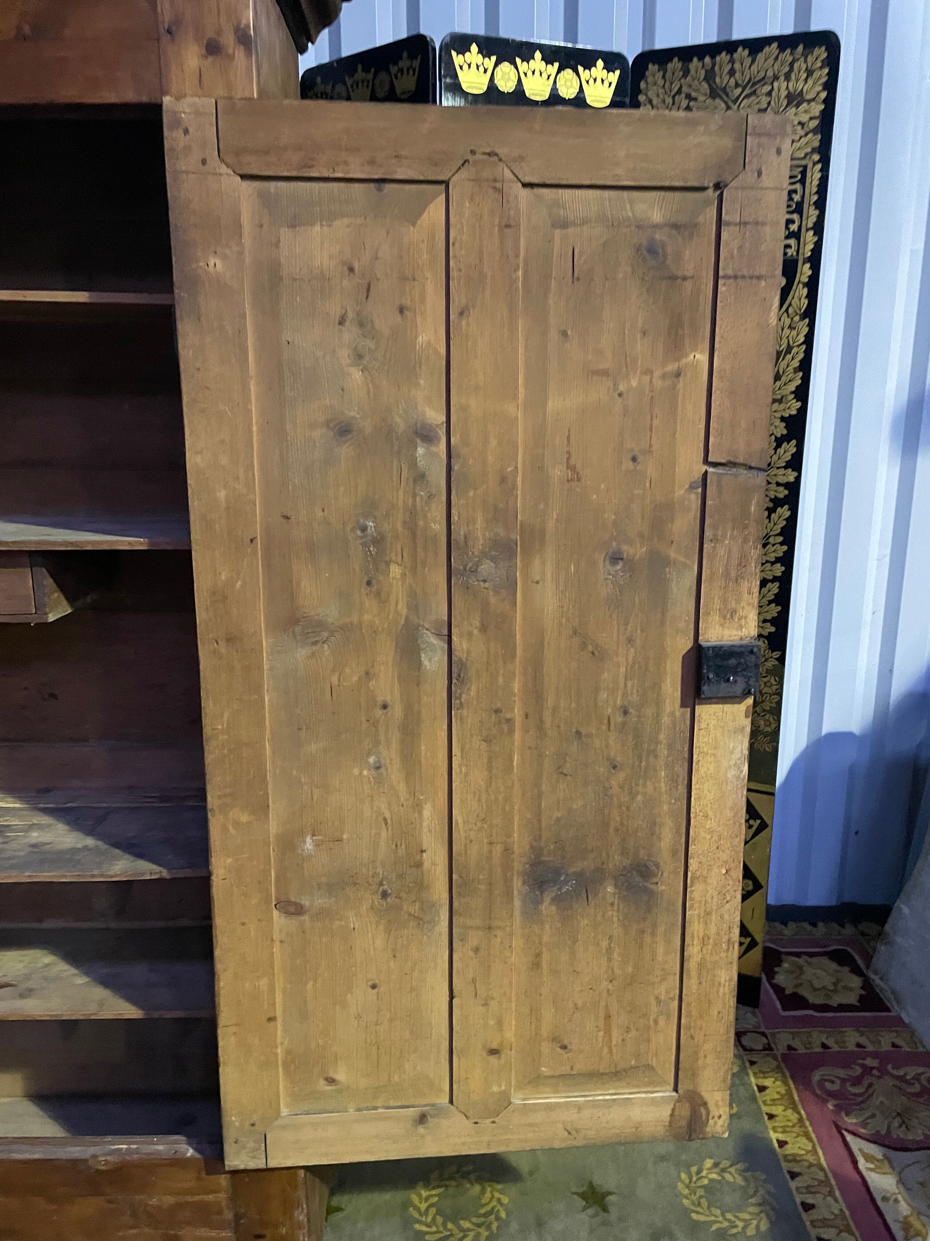 Bonnetière - Armoire parisienne en sapin 19eme