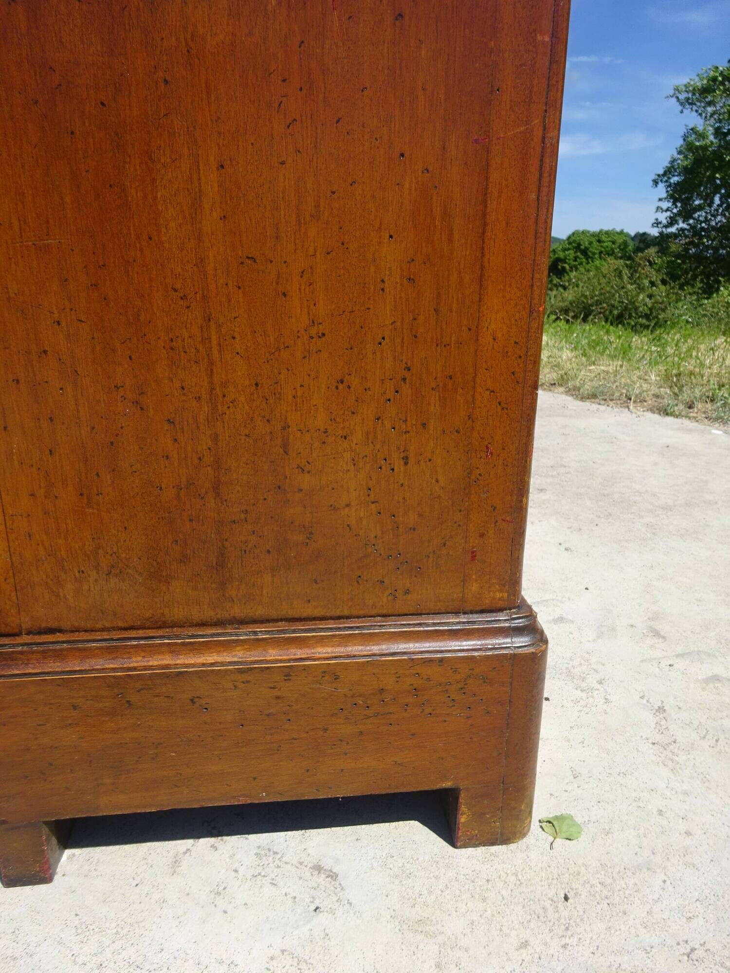 4-drawer chest of drawers, gold ribbon and peacock handles