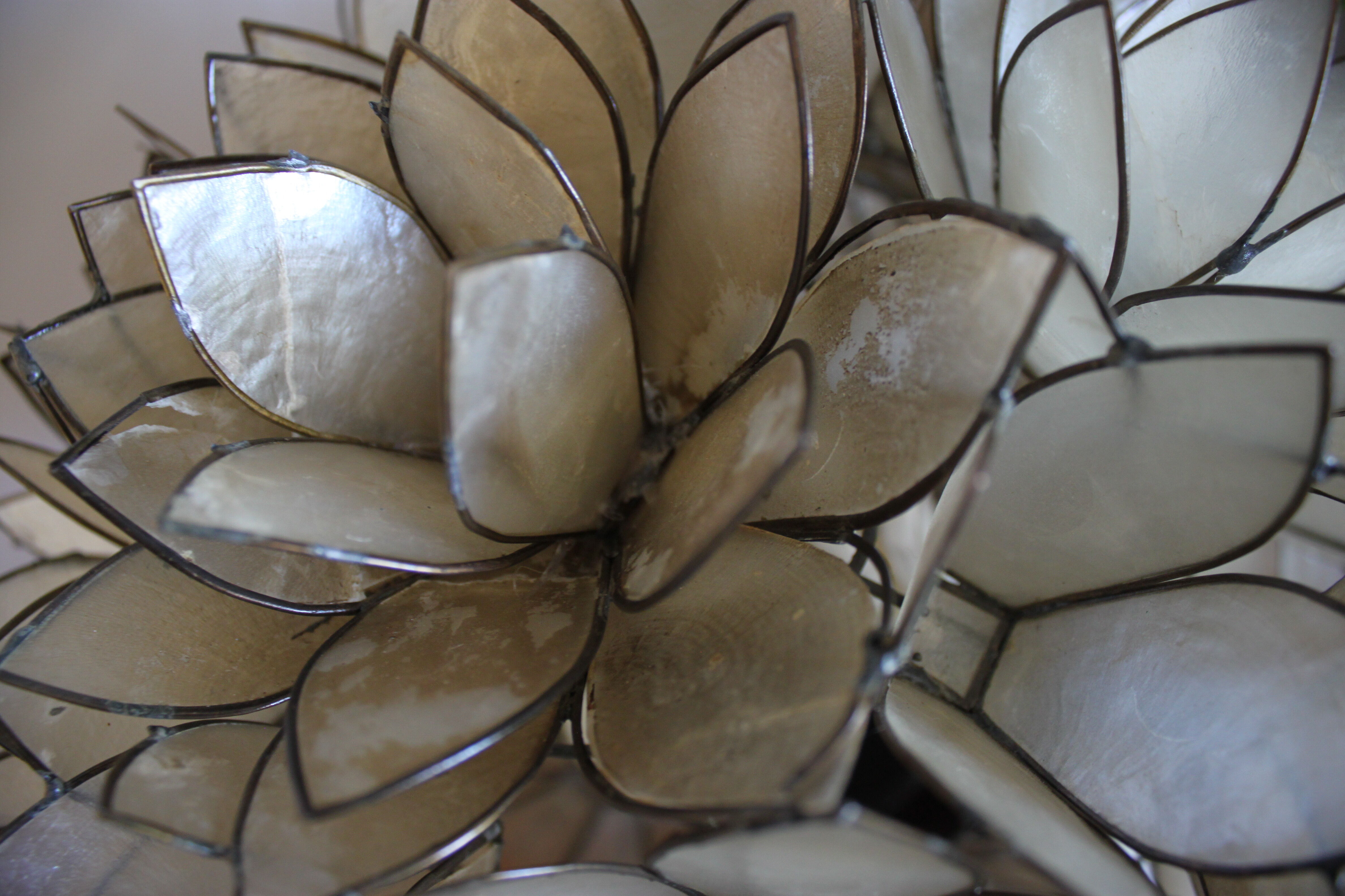 Mother-of-pearl lotus table lamp, Rausch, vintage space age