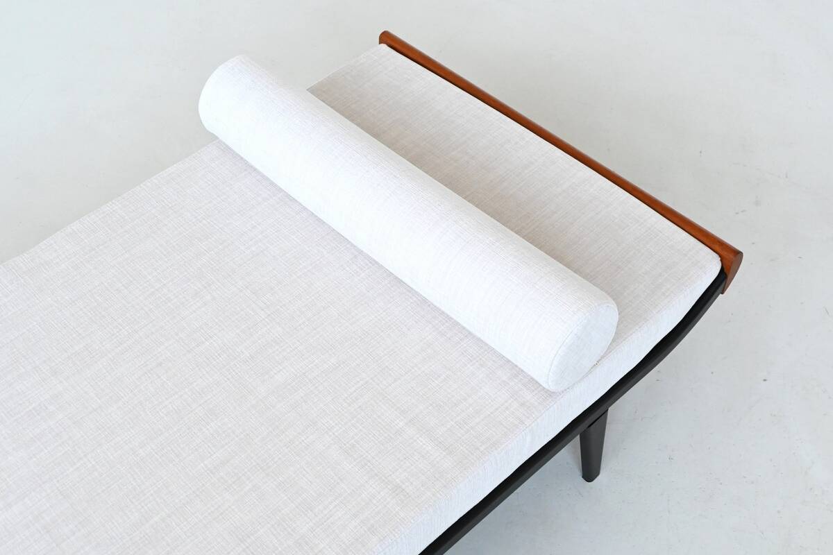 Dick Cordemeijer Cleopatra daybed white fabric Auping Netherlands 1954