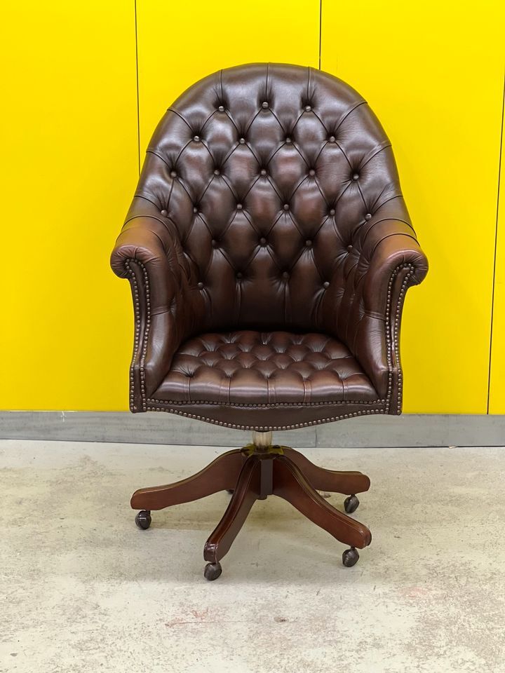 Fauteuil chesterfield directors en cuir brun
