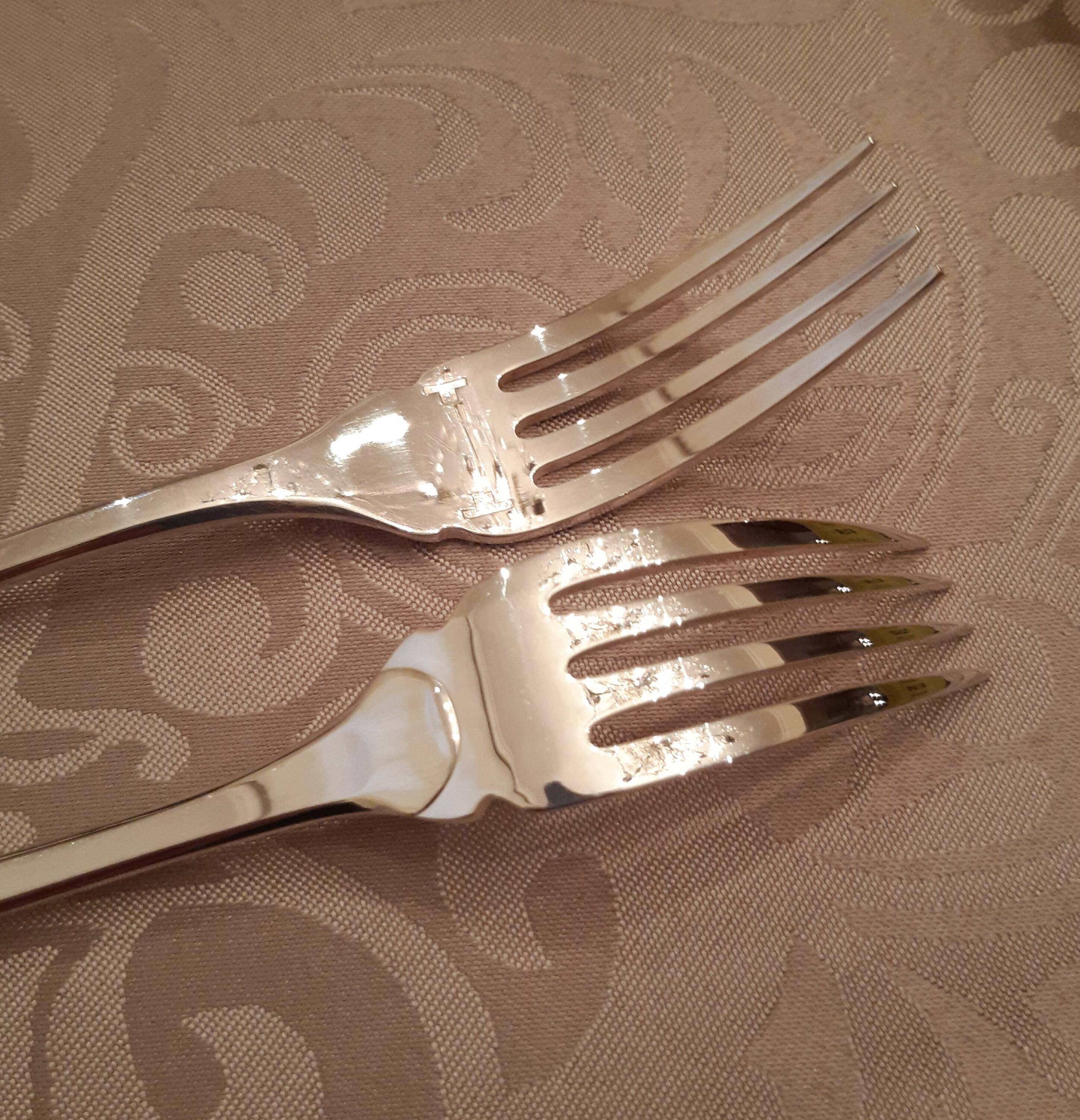 6 christofle Cluny fish forks, very good condition.
