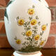 Vase RDA est-allemand des années 1960 avec fleurs peintes à la main, Steingutfabrik Dresden, Villeroy & Boch