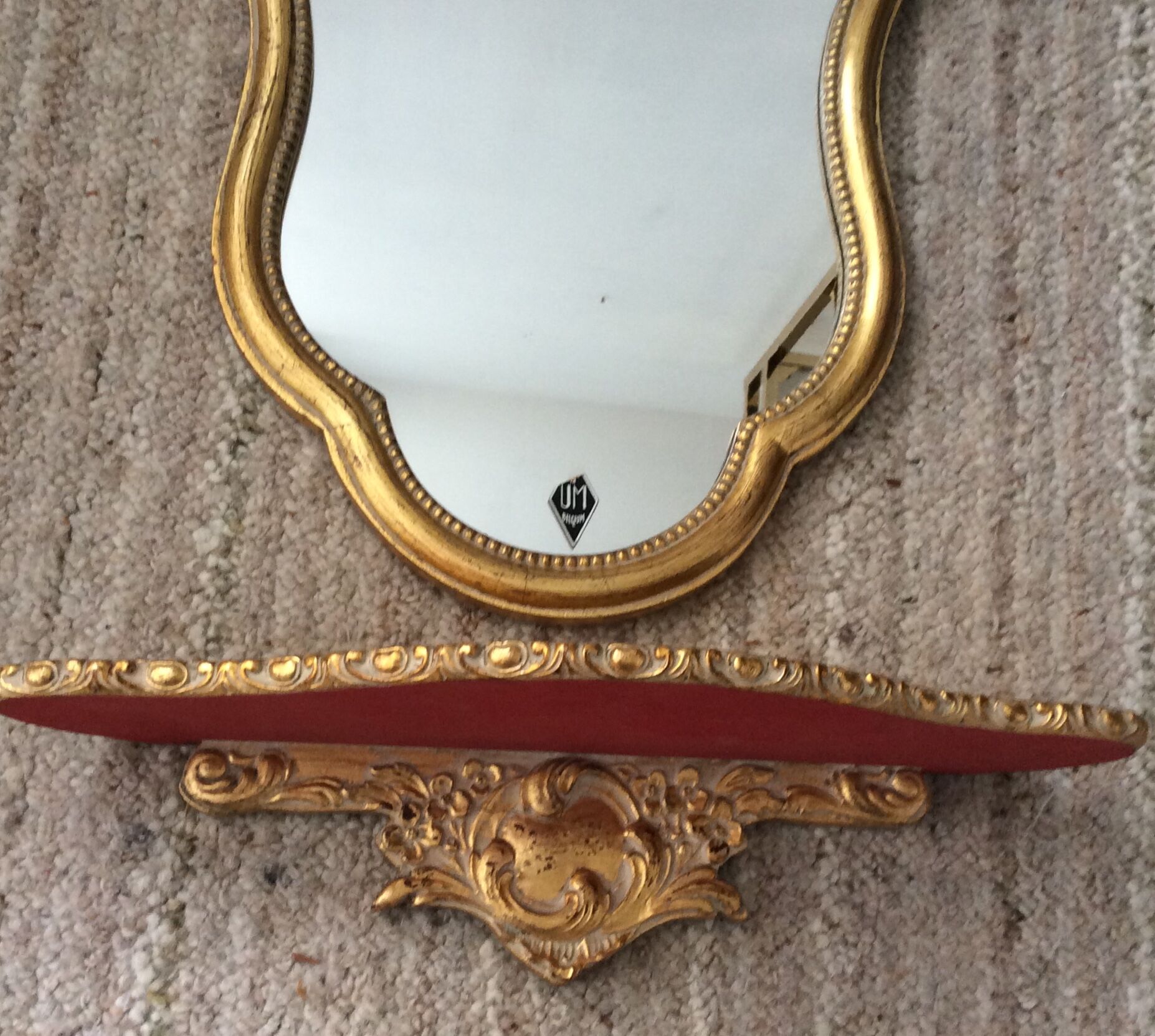 Gilded wooden mirror assembly and its wall console