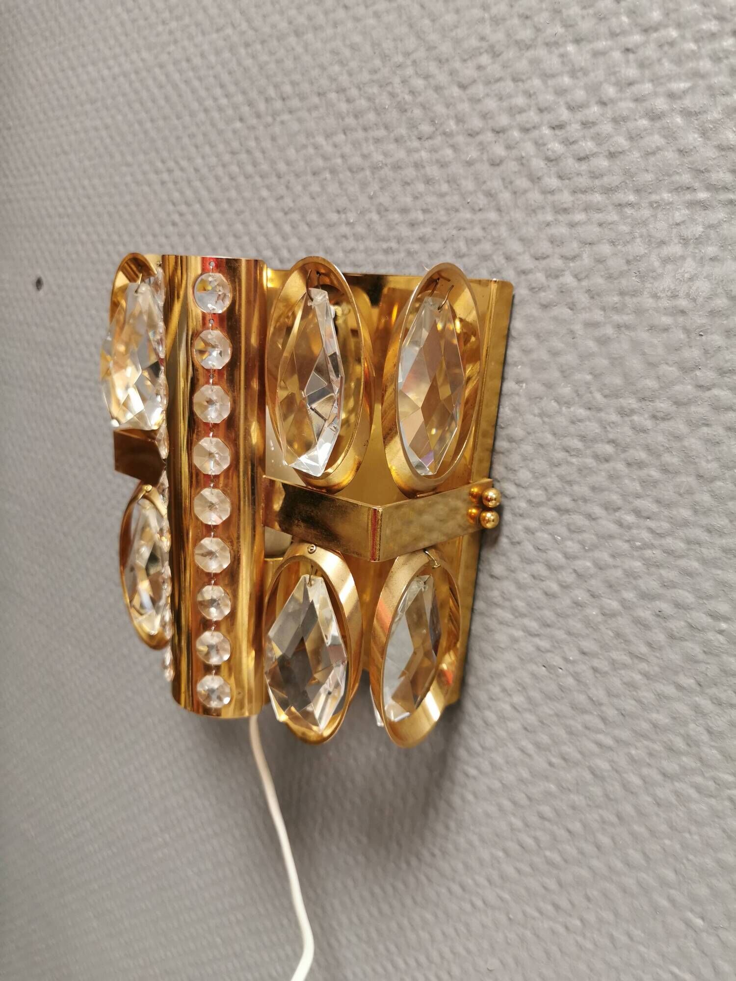 Swedish wall lamp in gold-colored metal with glass prisms. Estimated 1970-80s.